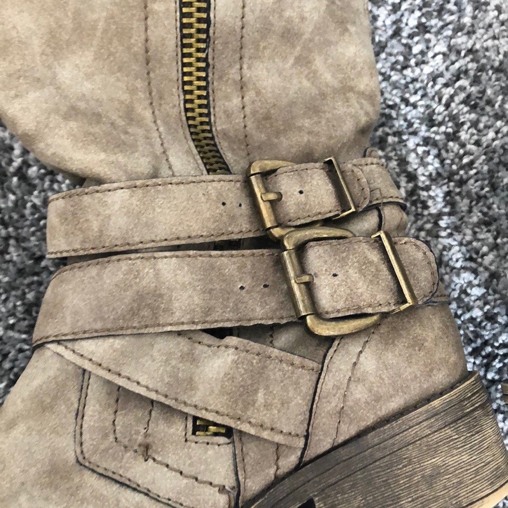 Boots - Picture 2 of 5